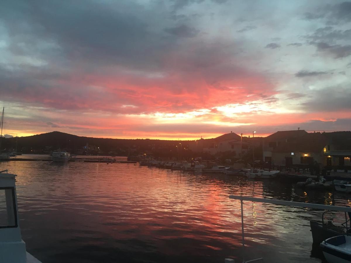 Dux Solo Διαμέρισμα Vinišće Εξωτερικό φωτογραφία